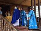 Епископ Бронницкий Фома возглавил Божественную литургию в храме иконы Божией Матери “Троеручица” в день малого престольного праздника